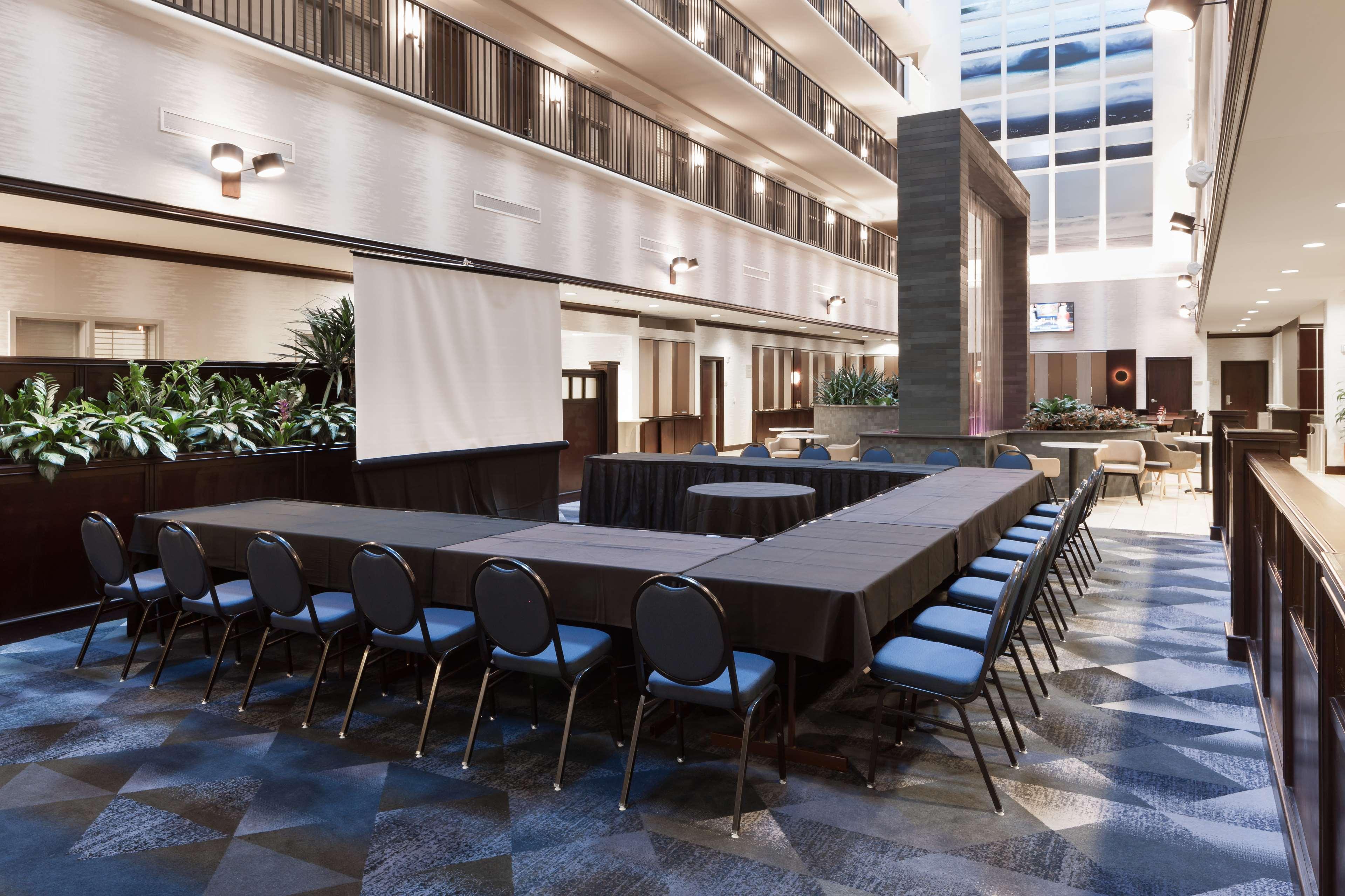 Embassy Suites By Hilton Tampa Brandon Heartland Exterior foto