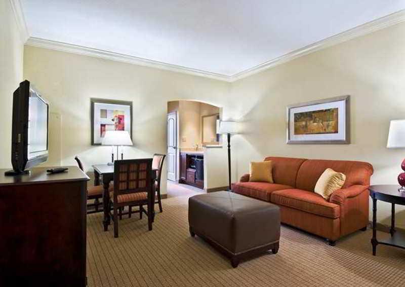 Embassy Suites By Hilton Tampa Brandon Heartland Habitación foto