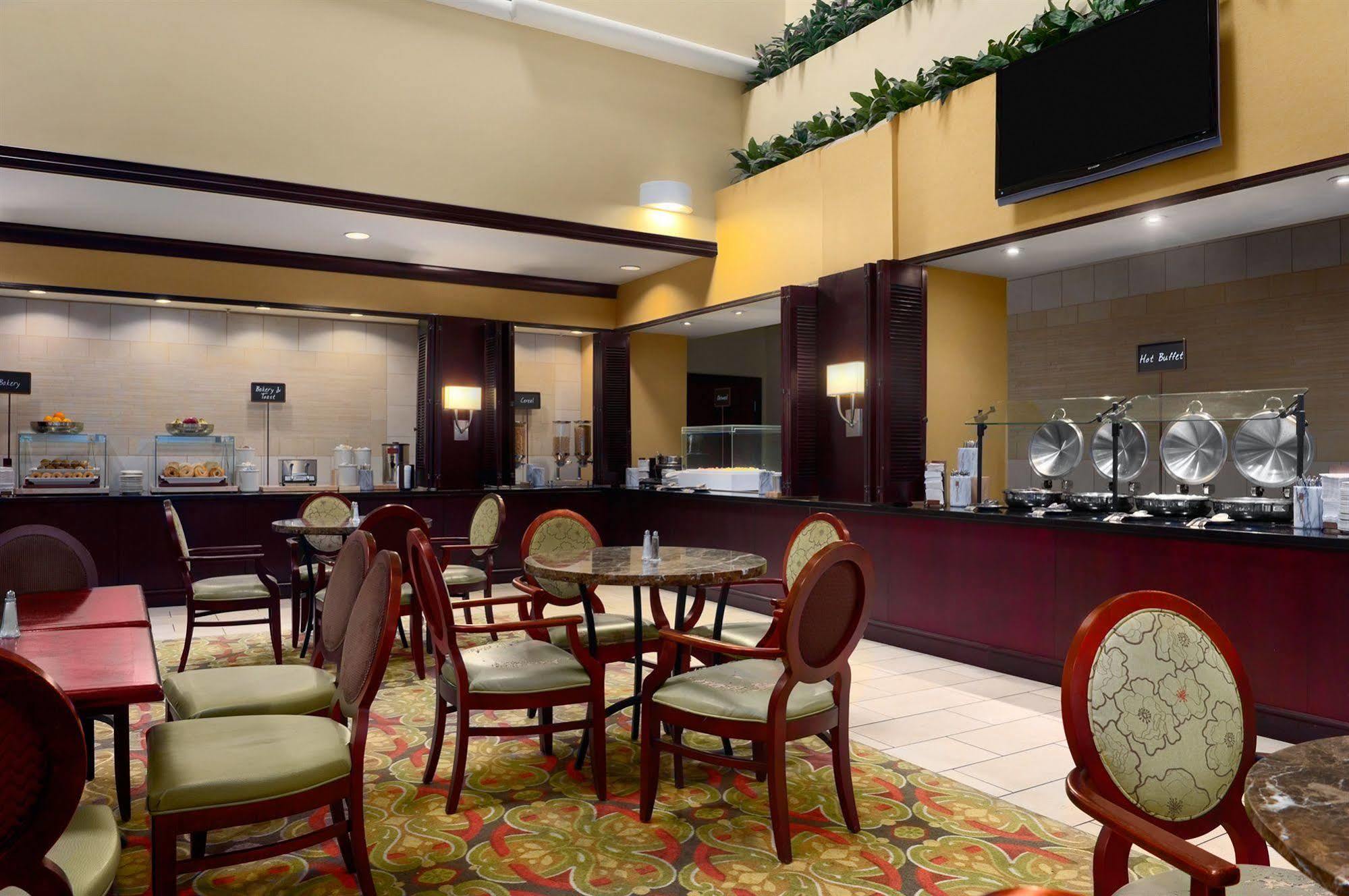 Embassy Suites By Hilton Tampa Brandon Heartland Exterior foto