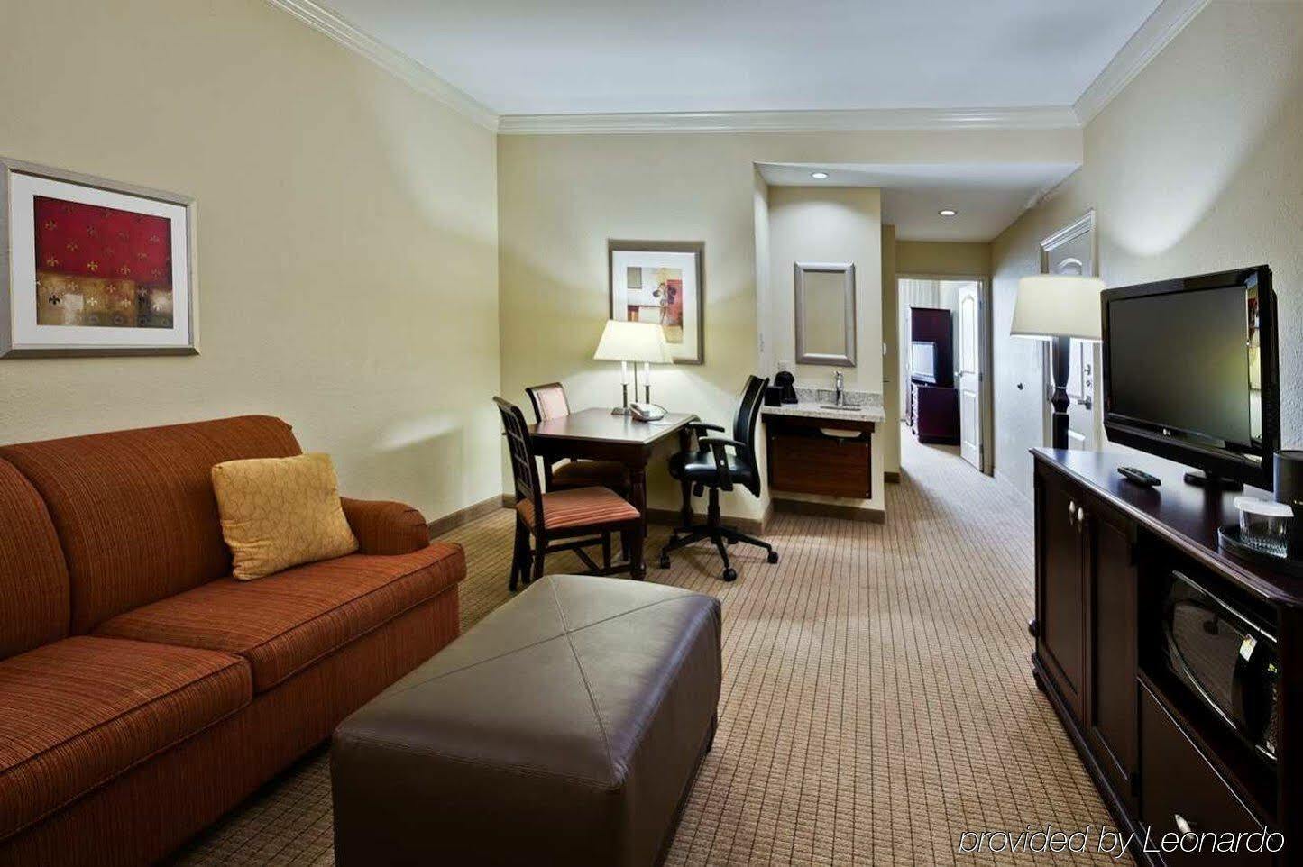 Embassy Suites By Hilton Tampa Brandon Heartland Exterior foto